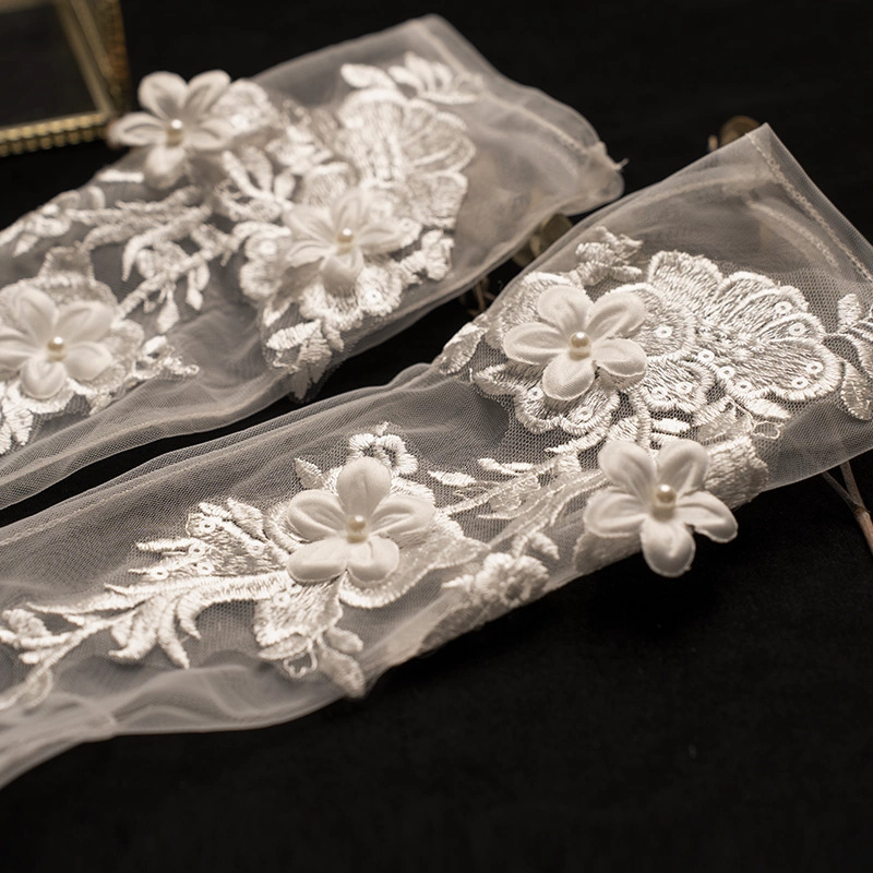 White Bridal Mesh Embroidered  - String Of Pearls Plant recension och pris